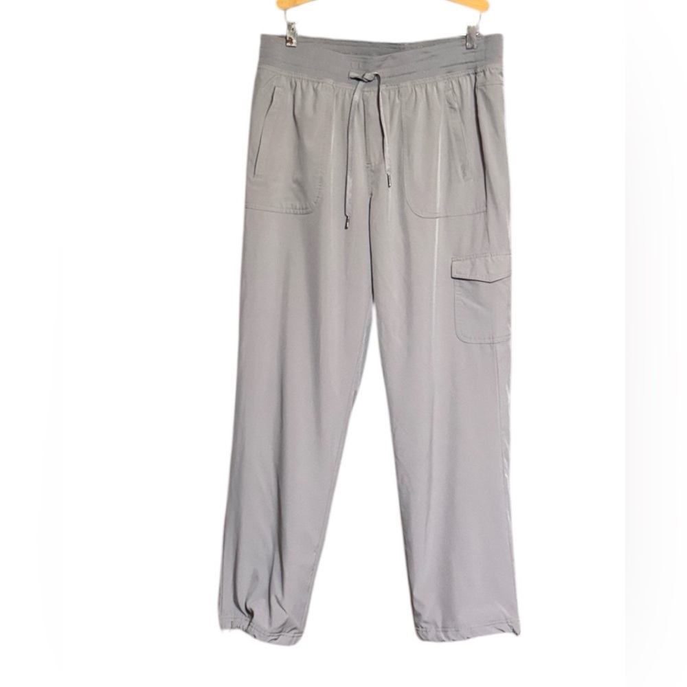 Eddie Bauer cargo pants with fleece lining Size Large